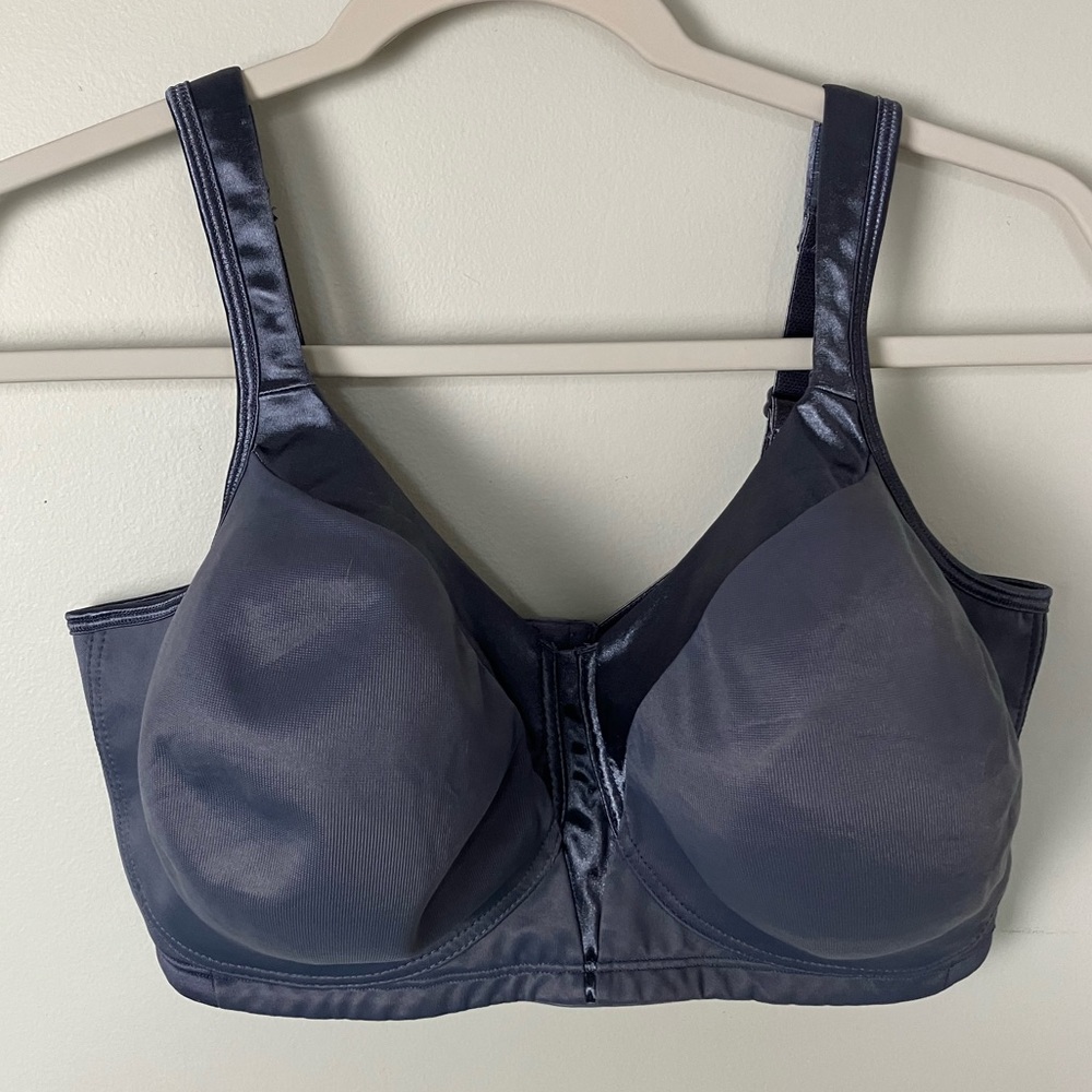 Bra Playtex 18hr. 40DDD Color is “Private Jet” Gray 4 hooks Preloved Excellent
